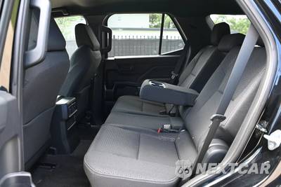 2026 Toyota 4Runner SR5 - zdjęcie 14 z 17 - miniatura