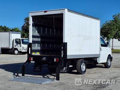 2017 Chevrolet Express 3500 Cutaway 1WT - zdjęcie 13 z 28 - miniatura