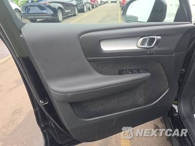 2023 Volvo XC40 B5 Core - zdjęcie 9 z 35 - miniatura