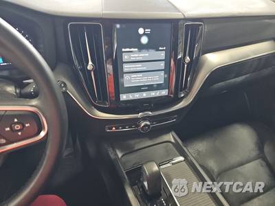 2024 Volvo XC60 B5 Core Dark Theme - zdjęcie 11 z 30 - miniatura