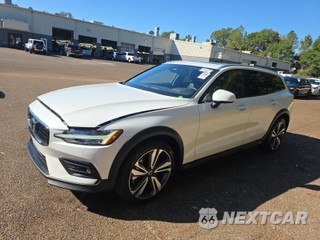 2025 Volvo V60 Cross Country B5 Plus