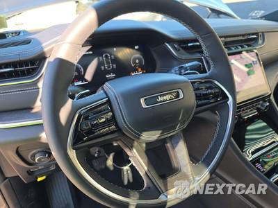 2023 Jeep Grand Cherokee L Overland - zdjęcie 10 z 38 - miniatura