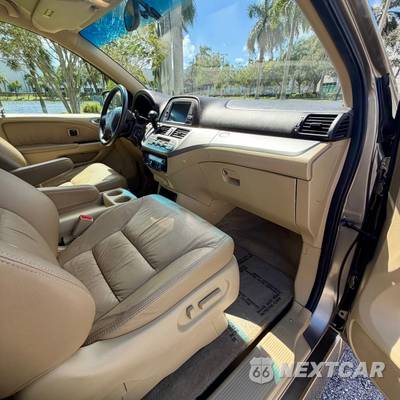2010 Honda Odyssey Touring w/Navigation & RES 118.1" WB - zdjęcie 55 z 134 - miniatura