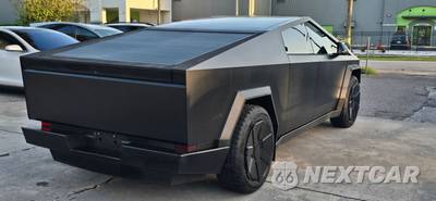 2024 Tesla Cybertruck Crew Cab Medium Bed - zdjęcie 3 z 15 - miniatura