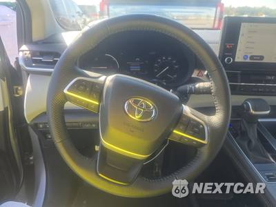 2025 Toyota Sienna XLE 8-Passenger - zdjęcie 10 z 19 - miniatura