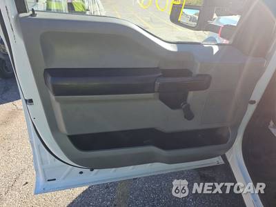 2017 Ford Super Duty F-550 Cab Chassis XL Regular Cab DRW - zdjęcie 9 z 40 - miniatura