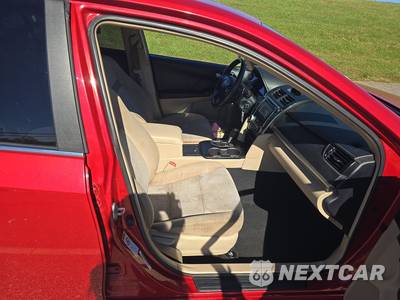 2012 Toyota Camry LE - zdjęcie 8 z 57 - miniatura