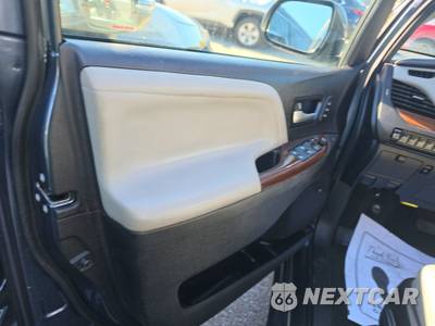 2017 Toyota Sienna Limited Premium 7-Passenger 119.3" WB - zdjęcie 9 z 37 - miniatura