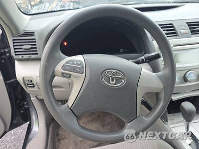 2011 Toyota Camry LE - zdjęcie 10 z 33 - miniatura