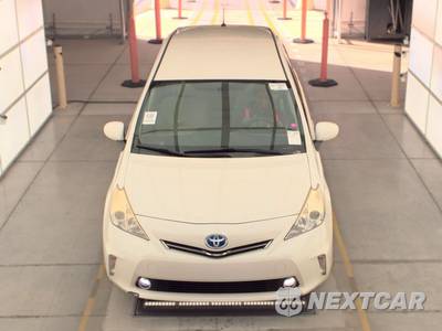 2014 Toyota Prius v Three - zdjęcie 2 z 31 - miniatura