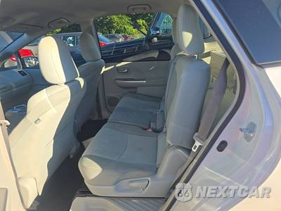 2014 Toyota Prius v Three - zdjęcie 13 z 31 - miniatura