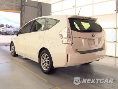 2014 Toyota Prius v Three - zdjęcie 6 z 31 - miniatura