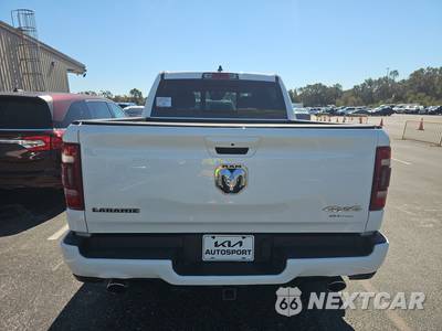 2022 Ram 1500 Laramie Crew Cab Short Bed - zdjęcie 5 z 23 - miniatura