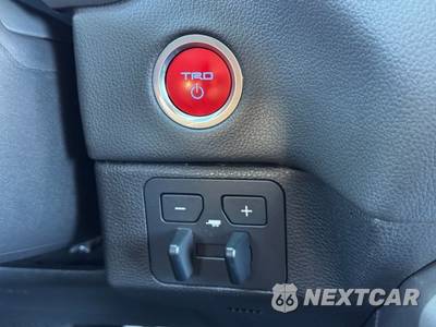 2024 Toyota Sequoia SR5 - zdjęcie 21 z 48 - miniatura
