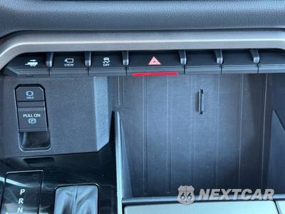 2024 Toyota Sequoia SR5 - zdjęcie 28 z 48 - miniatura