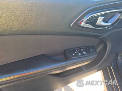 2016 Chrysler 200 Limited - zdjęcie 9 z 35 - miniatura