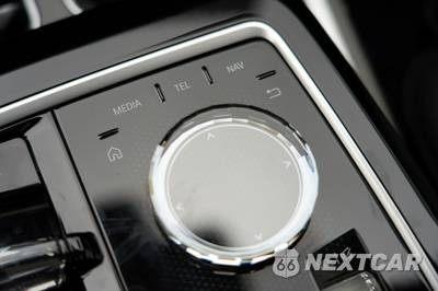 2025 BMW 7 Series Sedan 740i - zdjęcie 38 z 48 - miniatura