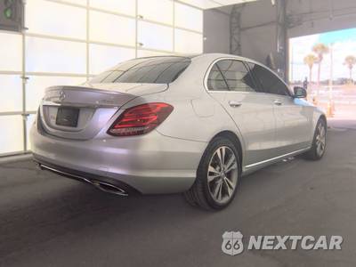 2017 Mercedes-Benz C 300 4MATIC Sedan - zdjęcie 4 z 34 - miniatura