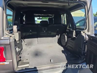 2020 Jeep Wrangler Unlimited Sahara Altitude Edition - zdjęcie 19 z 22 - miniatura