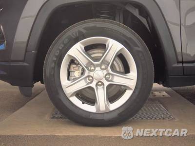 2023 Jeep Compass Latitude - zdjęcie 9 z 24 - miniatura