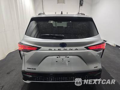 2025 Toyota Sienna XSE 7-Passenger - zdjęcie 5 z 19 - miniatura