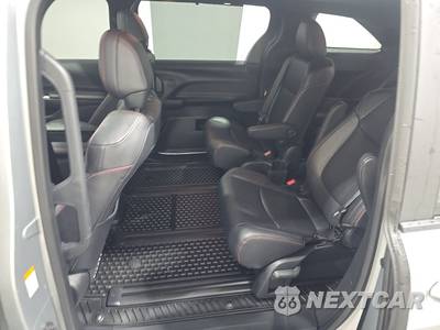 2025 Toyota Sienna XSE 7-Passenger - zdjęcie 13 z 19 - miniatura