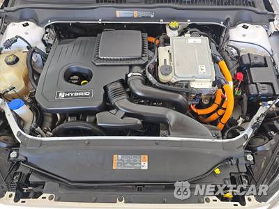 2020 Ford Fusion Hybrid SE - zdjęcie 22 z 40 - miniatura