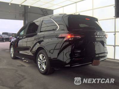 2026 Toyota Sienna Limited 7-Passenger 120.5" WB - zdjęcie 6 z 22 - miniatura