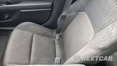 2025 Toyota Camry LE - zdjęcie 22 z 31 - miniatura