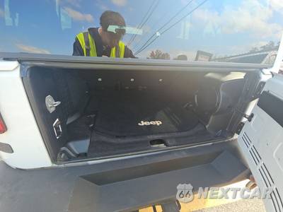 2014 Jeep Wrangler Unlimited Sahara - zdjęcie 16 z 43 - miniatura