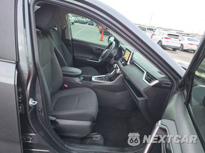 2025 Toyota RAV4 LE - zdjęcie 8 z 31 - miniatura