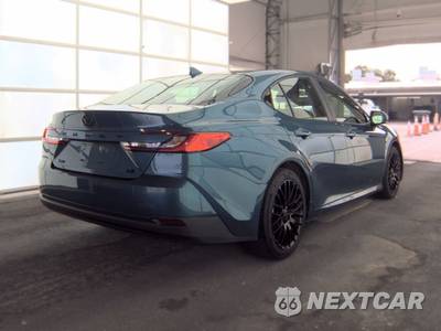 2025 Toyota Camry LE - zdjęcie 4 z 39 - miniatura