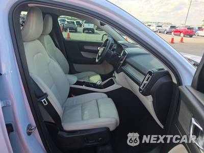 2025 Volvo XC40 B5 Plus Bright Theme - zdjęcie 8 z 28 - miniatura