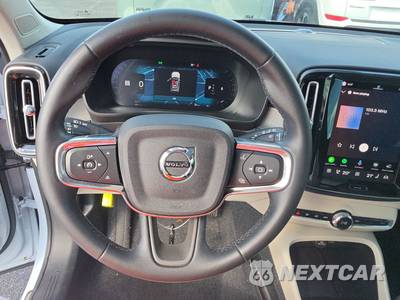 2025 Volvo XC40 B5 Plus Bright Theme - zdjęcie 10 z 28 - miniatura