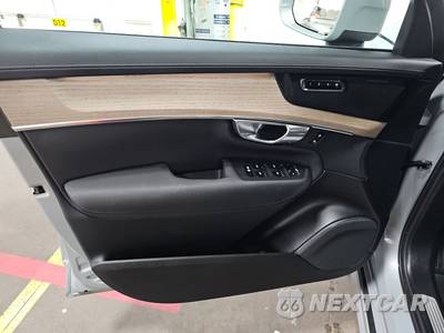 2026 Volvo XC90 B6 Plus 7-Passenger - zdjęcie 9 z 33 - miniatura