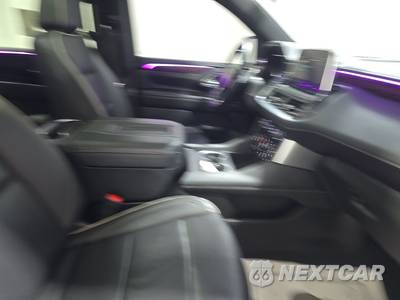 2024 Chevrolet Suburban Premier 1LZ - zdjęcie 8 z 35 - miniatura