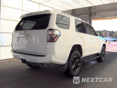 2018 Toyota 4Runner SR5 - zdjęcie 4 z 50 - miniatura
