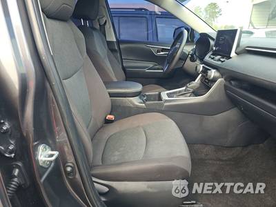 2025 Toyota RAV4 XLE - zdjęcie 8 z 21 - miniatura