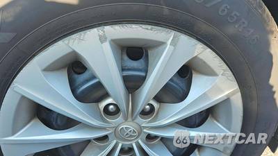 2017 Toyota Camry LE - zdjęcie 25 z 43 - miniatura