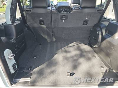 2023 Jeep Wrangler 4 Door Sahara Altitude - zdjęcie 16 z 18 - miniatura