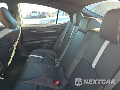 2025 Toyota Camry SE - zdjęcie 13 z 27 - miniatura
