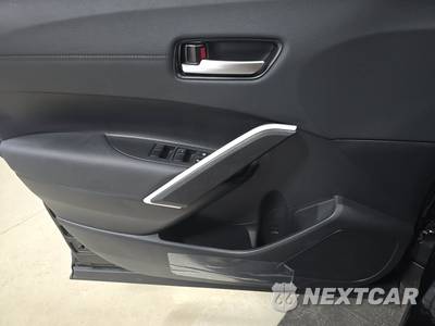2025 Toyota Corolla Cross Hybrid XSE - zdjęcie 9 z 19 - miniatura