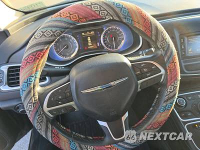 2015 Chrysler 200 Limited - zdjęcie 10 z 28 - miniatura
