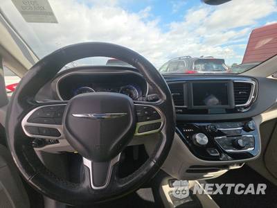 2019 Chrysler Pacifica Touring Plus 121.6" WB - zdjęcie 11 z 27 - miniatura