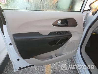 2023 Chrysler Voyager LX 121.6" WB - zdjęcie 9 z 31 - miniatura