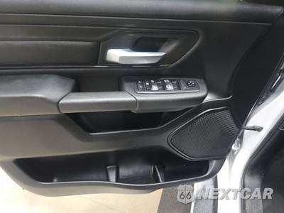 2019 Ram 1500 Tradesman Crew Cab Short Bed - zdjęcie 9 z 28 - miniatura