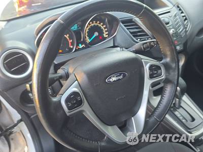 2014 Ford Fiesta SE Hatchback - zdjęcie 10 z 27 - miniatura
