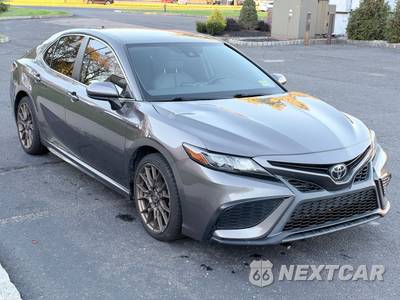 2021 Toyota Camry SE - zdjęcie 2 z 39 - miniatura