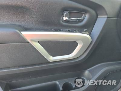 2021 Nissan TITAN SV Crew Cab Short Bed - zdjęcie 9 z 19 - miniatura