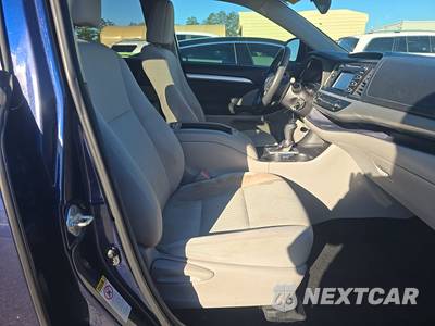 2016 Toyota Highlander LE - zdjęcie 8 z 35 - miniatura